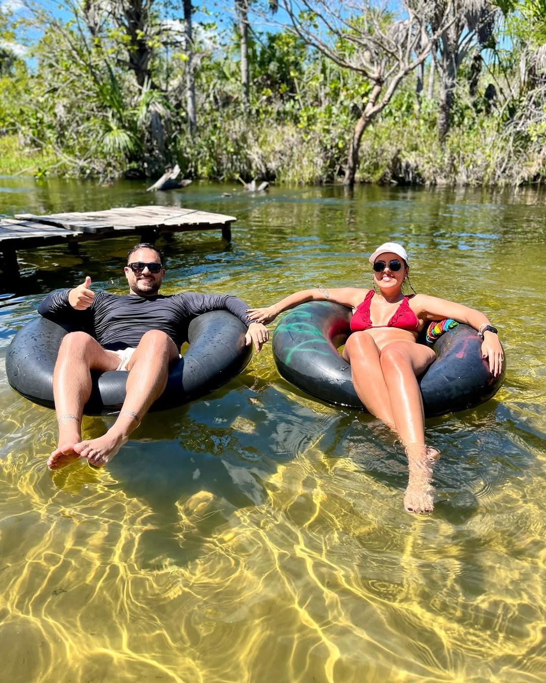 Passeio da boia Cross sobre o rio formiga, um passeio tranquilo e relaxante em águas cristalinas